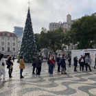 Colas para los test de antígenos en Lisboa. BRIAN BUJALANCE