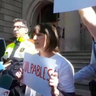 Declaraciones de Montse, una de las víctimas del violador de Martorell, a las puertas del Palau de Justícia de Barcelona.