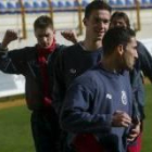 Diego Cascón, en el centro, entrena habitualmente con la primera plantilla