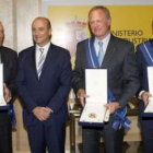 Sebastián posa junto a Carlos Espinosa de los Monteros (Mercedes), Jean Pierre Laurent (Renault) y F
