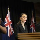 La primer ministra de Nueva Zelanda, Jacinda Ardern, anuncia en el Parlamento la prohibición de armas semiautomáticas.