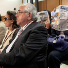 El doctor Carlos Morín y su esposa María Luisa Durán (izq) durante el juicio.