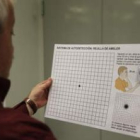 Las farmacias leonesas enseñarán a hacerse la autodetección de la degeneración macular.