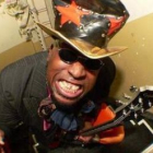 El imparable guitarrista americano Lord Bishop.