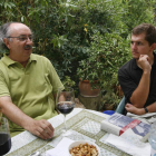 Antonio Colinas y Ben Clark en la casa de Ibiza del poeta leonés