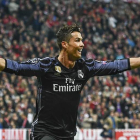 Ronaldo, con un doblete, dio ayer la victoria al Madrid ante los alemanes y acabó también con su sequía europea. FILIP SINGER