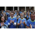 Los corredores de ‘A Santiago contra el Cáncer’ hicieron parada ayer en la Diputación de León. JESÚS F. SALVADORES