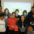 Algunos alumnos con los textos en hebreo, griego y latín.