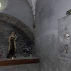 Junto al altar en Villalfeide se observan las cuatro calaveras de adultos.