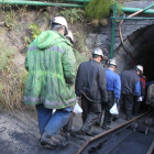 Trabajadores de la antigua Alto Bierzo (hoy Mina del Bierzo Alto) entrando a los tajos