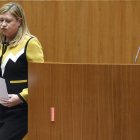 Pilar del Olmo, ayer, tras explicar en la tribuna de oradores las grandes líneas del Presupuesto.