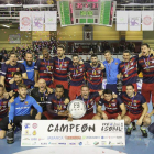 Un año después se repitió en el Palacio de Deportes la misma imagen que el año pasado: el Barcelona levantando el trofeo de campeón de la Copa Asobal.