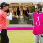 Carlota Ciganda celebra con Álvaro Alonso Prada una jugada que acabó en birdie en un Open de España que tras dos segundos puestos se apuntó de manera brillante. DL