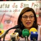 La concejala de Fiestas, Susana Travesí, junto al cartel de las fiestas de San  Froilán