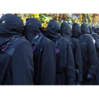 Las tres cofradías históricas de la capital estrenan este lunes su turno de procesiones, con la de La Pasión. RAMIRO