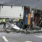 Aspecto que presentaba la autopista pocos minutos después del accidente.