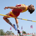 Daniel Pérez es todo un número uno en salto de altura. DL