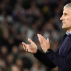El entrenador del Real Betis, Quique Setién, aplaude la decisión de la Real Federación Española de Fútbol por la elección de Luis Enrique como seleccionador. RAÚL CARO