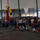 Los más pequeños disfrutaron con las acrobacias en la plaza Carlos Álvarez.