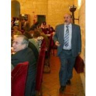 El consejero José Valín, instantes antes de su intervención en las Cortes