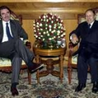 José María Aznar y Abdelaziz Bouteflika, ayer, en Argel