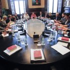 Participantes en la reunión de la Junta de Portavoces.