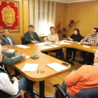 Los alcaldes de ocho municipios mineros de Acom se reunieron ayer en Páramo del Sil.