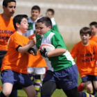 Los jóvenes valores del rugby leonés lucieron en el trofeo Caja España su calidad en una jornada don