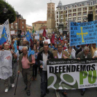 Manifestantes de toda la provincia, de Asturias, Galicia, Cantabria y País Vasco protagonizaron una defensa a ultranza de los concejos.