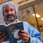 El editor Julián Lacalle, que ha publicado ‘El grito de los pájaros locos’, de Dany Laferrière