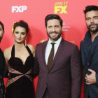 De izquierda a derecha: los actores Darren Criss, Penélope Cruz, Édgar Ramírez y Ricky Martin en la premiere de la serie celebrada este lunes en Hollywood