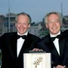 Los hermanos belgas Jean-Pierre y Luc Dardenne posan con la Palma de Oro