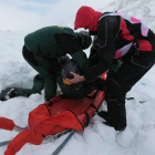 Ejercicios de rescate de heridos en la montaña. DL