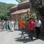 Los jóvenes de la localidad pujaron a la Virgen de Santa Justa por las calles
