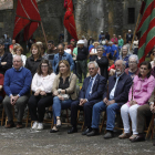 Autoridades y vecinos en la misa organizada en la explanada del santuario. FERNANDO OTERO