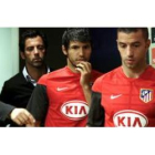 Sánchez Flórez, Kun y Sabrosa, ayer en Barcelona.