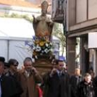 Un momento de la procesión por las calles más céntricas de La Bañeza