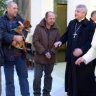 El Papa con los 'sin techo' invitados por el Vaticano.