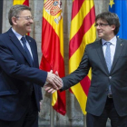 Los presidentes Carles Puigdemont y Ximo Puig, en el Palau de la Generalitat Valenciana.