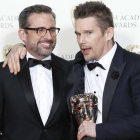 Ethan Hawke y Steve Carrell han recogido el premio a la mejor película en nombre de Richard Linklater, director de 'Boyhood'.