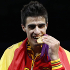 Joel González celebra su oro tras ganar a Daehoon Lee.