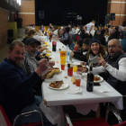 La comida de hermandad centró ayer el último día de las fiestas de Trobajo del Cerecedo. J. NOTARIO