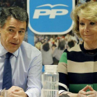 Ignacio González y Esperanza Aguirre, este martes, en la reunión del comité de dirección del PP de Madrid.