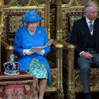La reina Isabel II, durante su discurso inaugural en el Parlamento de Westminster.