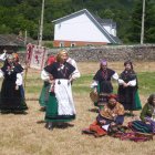 Los vecinos del pueblo se visten con trajes típicos para revivir la trashumancia.