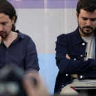 Alberto Garzón junto a Pablo Iglesias.