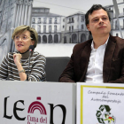 Franco y un técnico de la empresa. DL