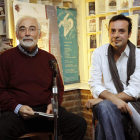 Los escritores Juan Pedro Aparicio y Carlos Fidalgo, ayer en la librería madrileña Alberti.