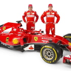 Fernando Alonso y Raikkonen con el F14T con el que Ferrari intentará volver a reinar en la F1.