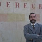El profesor de Derecho de la Universidad leonesa, Miguel Díaz ha sido el impulsor de esta titulación